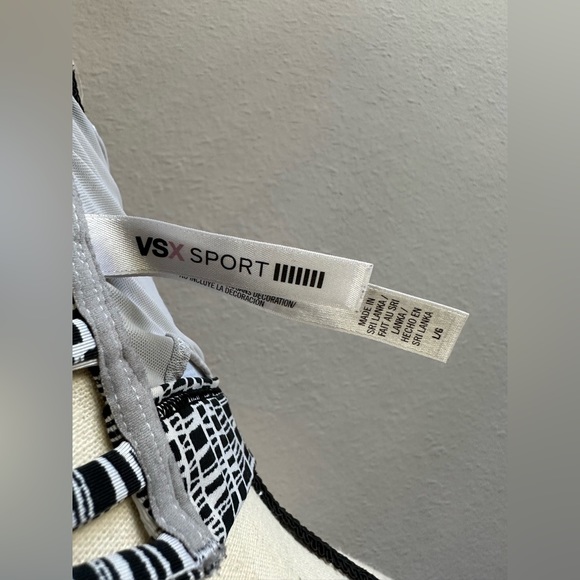 Large Victoria Secret Sports Bra - Picture 6 of 6